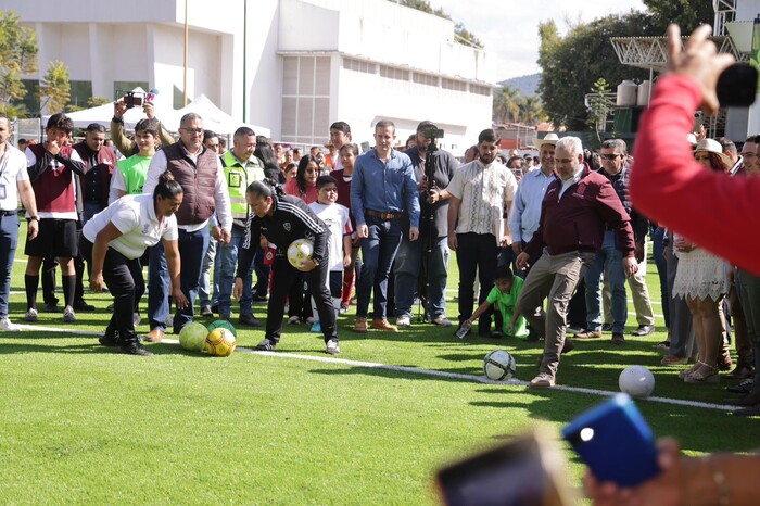 Canchas de fut, infraestructura para la paz: Bedolla