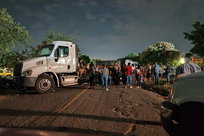 Cansados de accidentes en la Siglo XXI, manifestantes dicen que no retirarán bloqueo