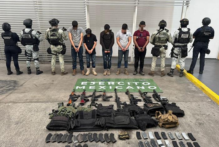 Capturan a 5 presuntos miembros del “Grupo X” en Zinapécuaro con un Barret y 7 fusiles