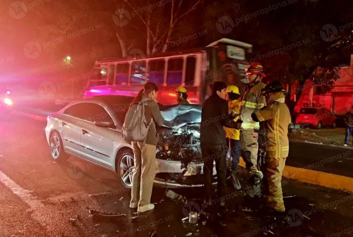 Car4mbola en salida a Pátzcuaro deja un hombre atr0pell4do