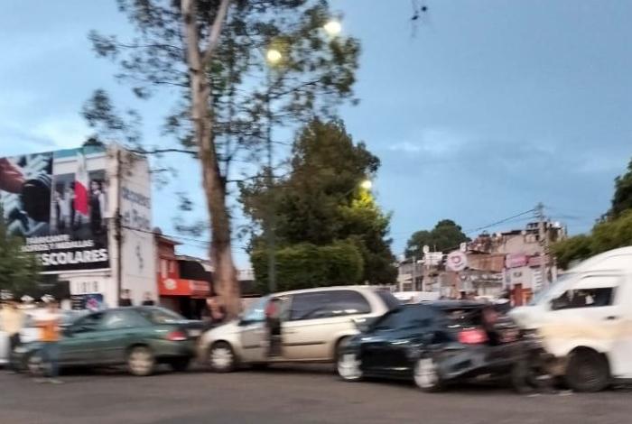 Carambola de seis vehículos en la Morelos Norte, rumbo a El Pípila