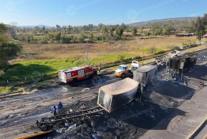 Carambola en caseta de Panindícuaro afectó cinco vehículos