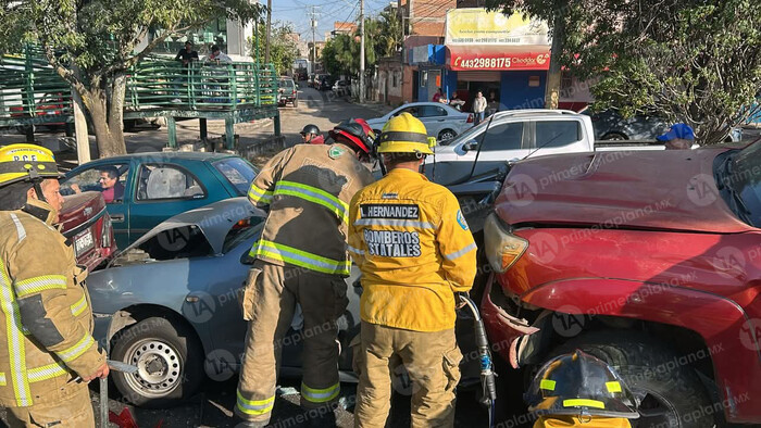 Carambola en el Periférico de Morelia deja cuatro heridos; causante recibe golpiza