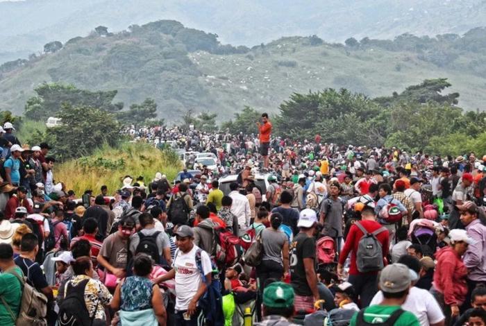 Caravana migrante avanza hacia Ciudad de México
