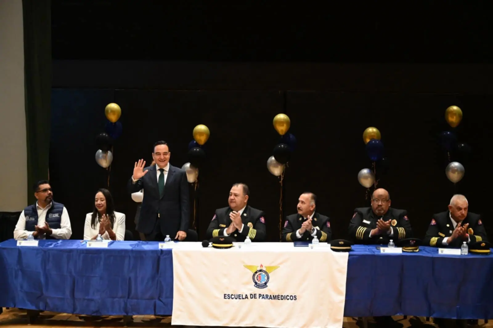 Carlos Soto apadrinó a la sexta generación de paramédicos de Rescate Michoacán