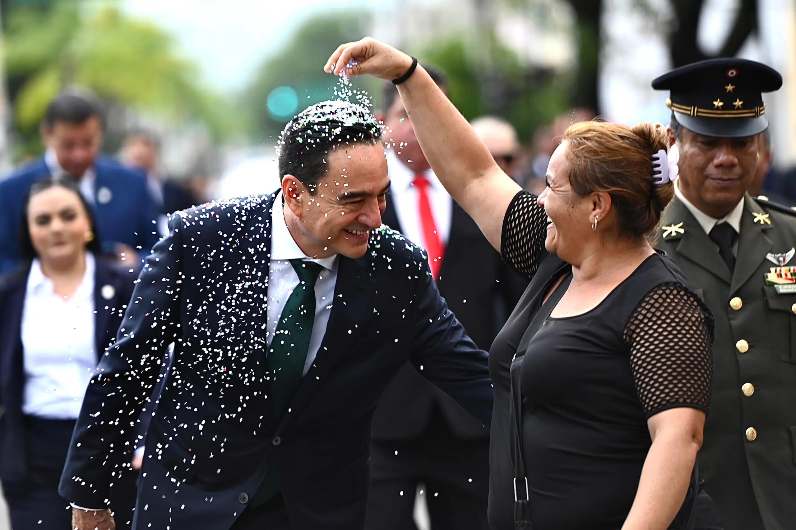 Carlos Soto encabezó desfile el 215 Aniversario del Inicio de la Independencia de México 