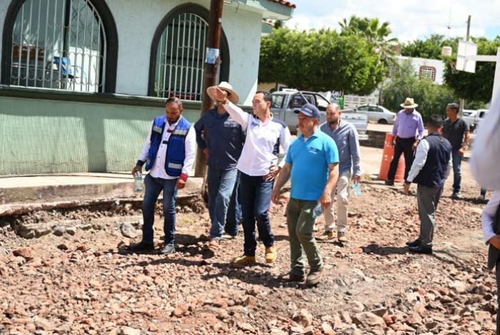 Carlos Soto supervisó avances de pavimentación en Atecucario y Romero de Guzmán