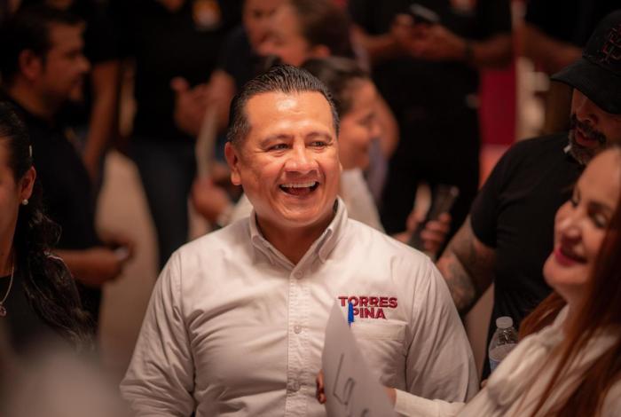Carlos Torres Piña, el mejor evaluado en encuesta de El Universal
