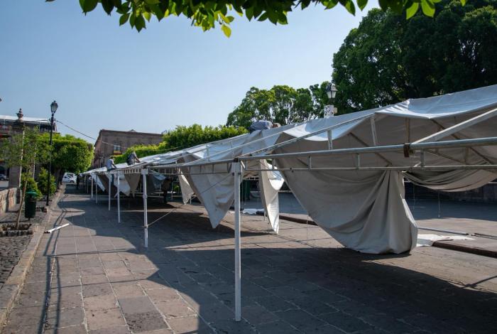 Carpas ‘toman’ Plaza de Armas rumbo al Festival del Centro Histórico