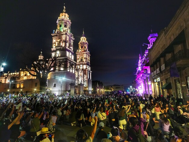 Casi 2 semanas después, se pronuncia Frente Violeta sobre agresiones a periodistas