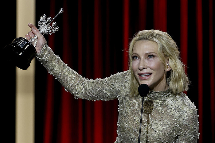 Cate Blanchett recibe su Premio Donostia celebrando “una vida creativa llena de dudas”