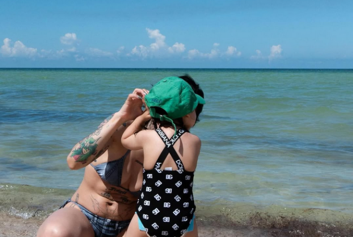 Cazzu comparte tiernas fotos con Inti en México