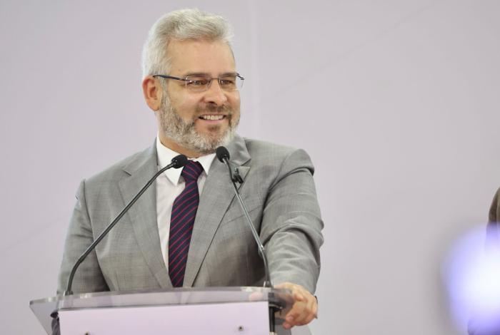 Celebra Bedolla reforma que sanciona la apología del delito