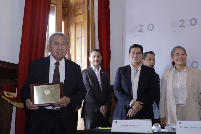 Celebra Ernesto Núñez entrega de Mérito Periodístico a Ignacio Roque Madriz