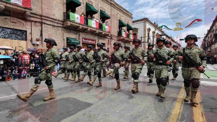 Celebran desfilando, el 259 aniversario de Morelos