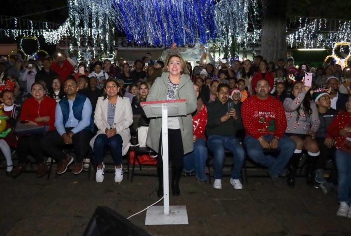 Celebró Quiroga una noche llena de luz y tradición con su Desfile y Caravana Navideña 2025