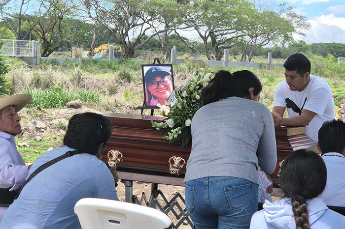 Cemeí Verdía, exlíder de autodefensas, exije justicia por el asesinato de su hija en Colima