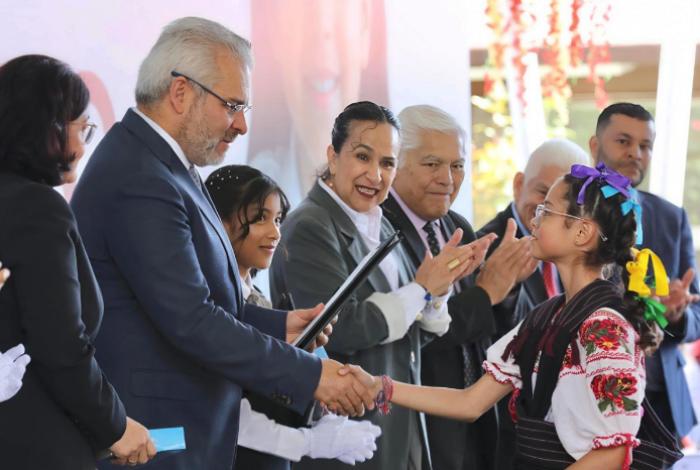 Certeza al magisterio y becas a 848 mil alumnos logran cuarto año completo de clases: Bedolla
