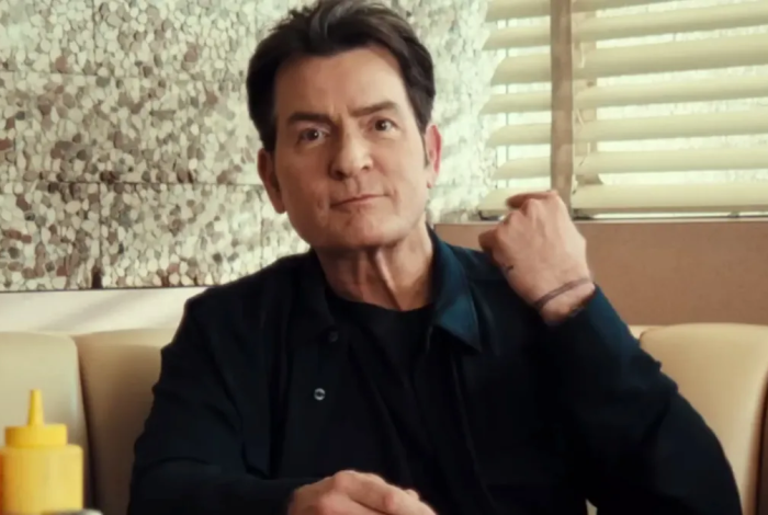 Charlie Sheen revela su bisexualidad, conecta su historia con Marlon Brando y Richard