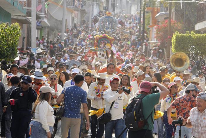 Charo celebra su Carnaval 2026 con una gran fiesta de música, color y toritos de petate