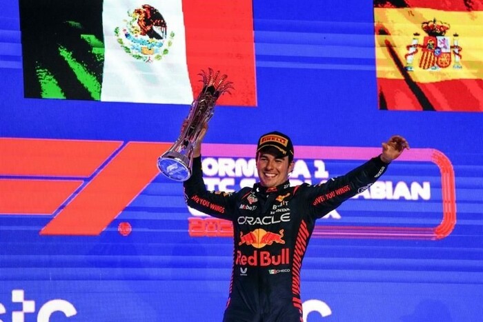 Checo Pérez dejará de competir con la Red Bull en 2025