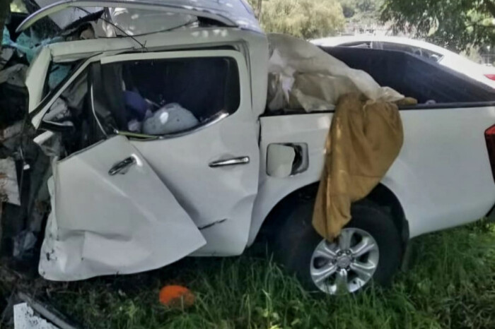 Choca camioneta contra árbol en la Morelia-Pátzcuaro; hay 3 muertos y una herida