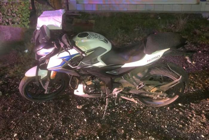 Choca motociclista y pierde su vida, en Zitácuaro