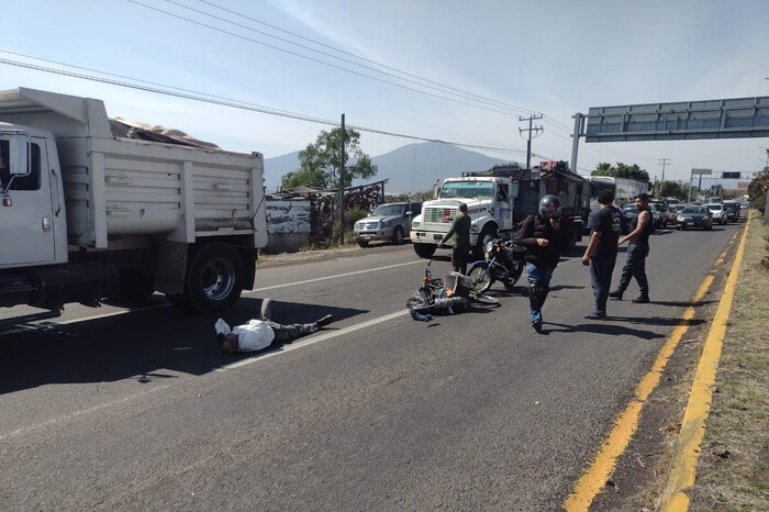 Chocan bici y moto en la Morelia – Quiroga; hay tres lesionados