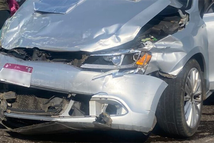 Chocan camioneta y auto en la Morelia-Pátzcuaro; resultan dos personas con heridas leves