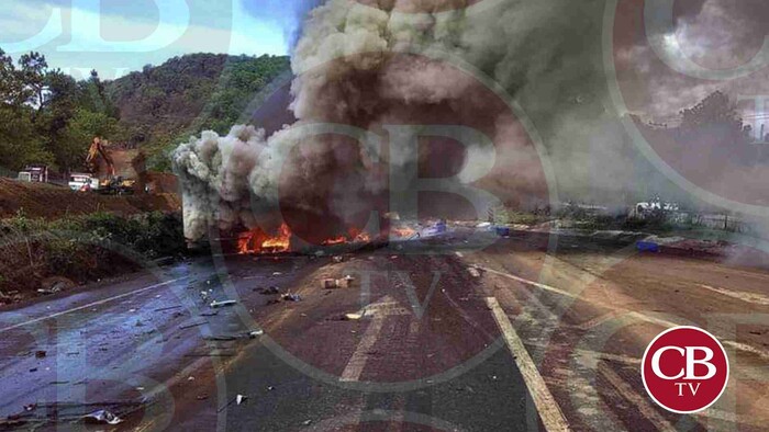 Chocan tráileres y se incendian en el Siglo XXI