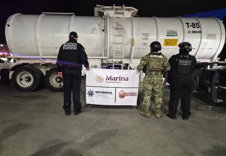 Chofer es detenido con pipa cargada de huachicol