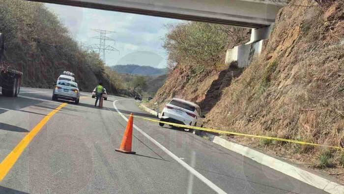 Chofer libra asalto en la autopista Siglo XXI