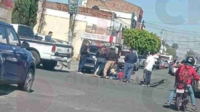 Choque de moto y auto a unos pasos de la Monumental