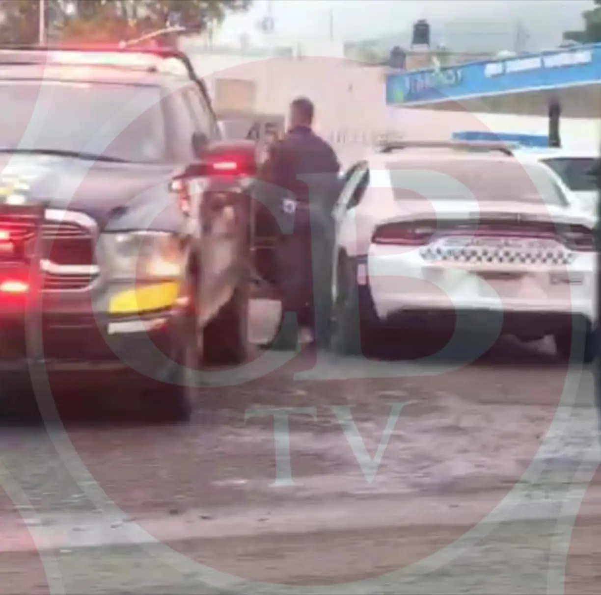 Choque de moto y vehículo en el libramiento oriente de Morelia