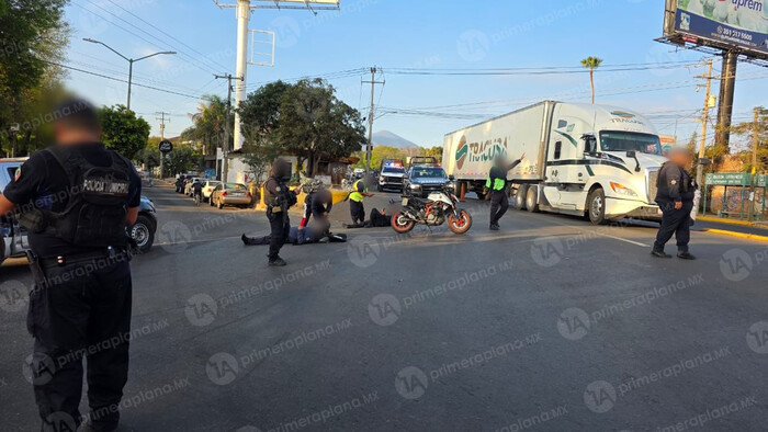 Choque de motopatrulla y motoneta deja cuatro lesionados en Jacona