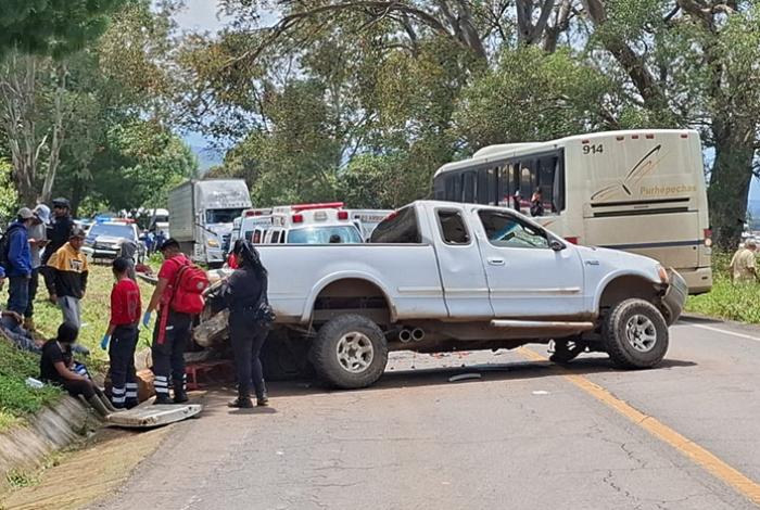 Choque deja al menos 10 lesionados en la carretera Zamora-Carapan