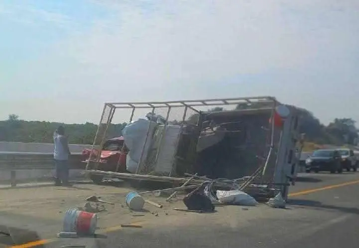 Choque en la autopista Siglo XXI deja un muerto y un lesionado en Gabriel Zamora
