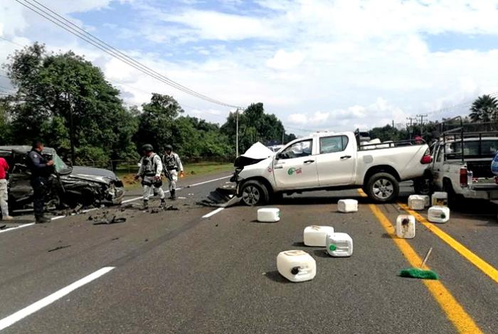 Choque en la carretera Uruapan-Paracho deja dos personas lesionadas