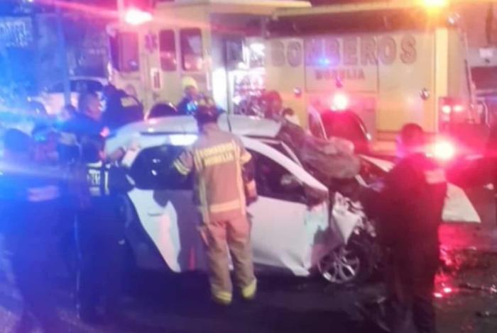 Choque entre 2 vehículos deja 3 heridos en la Av. Madero Poniente de Morelia