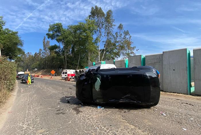 Choque entre automóvil y camioneta moviliza a cuerpos de emergencia en la carretera Zitácuaro-Morelia
