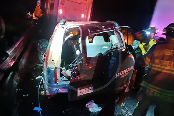 Choque entre camioneta y tráiler deja 2 muertas y varios heridos en la Pátzcuaro-Cuitzeo