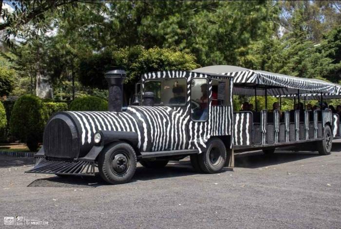 Choque entre camioneta y moto deja 2 lesionadas en la Tiquicheo-Tuzantla