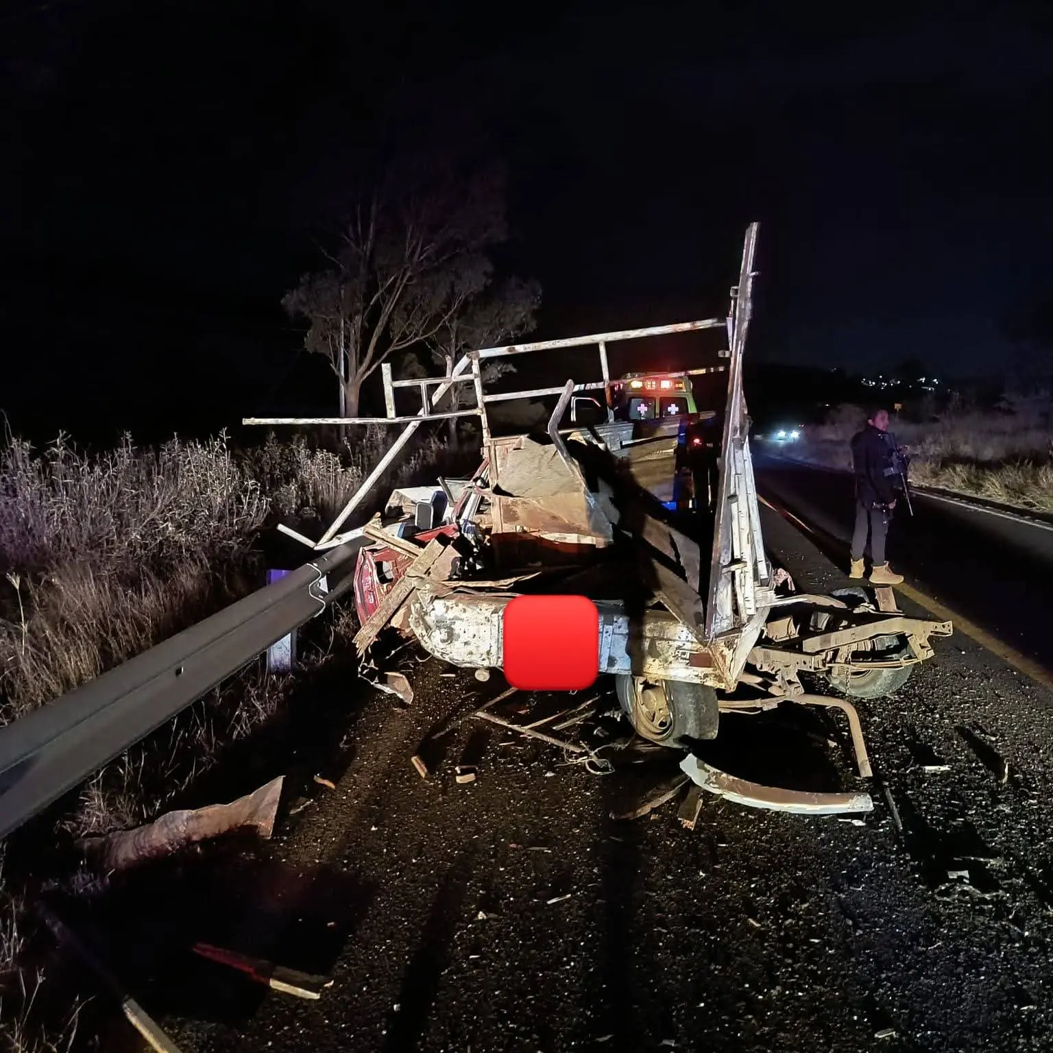 Choque entre camioneta y autobús deja un lesionado en la carretera Zacapu–Morelia