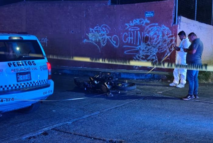 Choque entre motos deja un muerto en la colonia Jardines del Rincón, Morelia