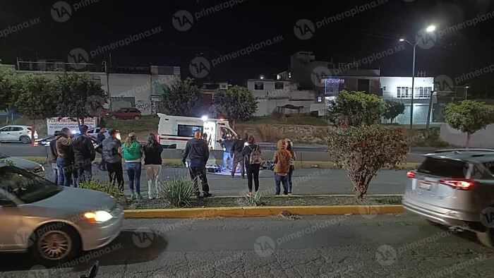 Choque entre taxi y moto deja un lesionado, sobre la Madero Oriente