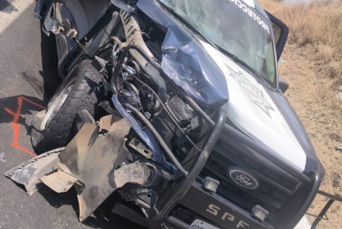 Choque entre unidad de Protección Federal y sedán deja tres lesionados en tramo Uruapan-Nueva Italia