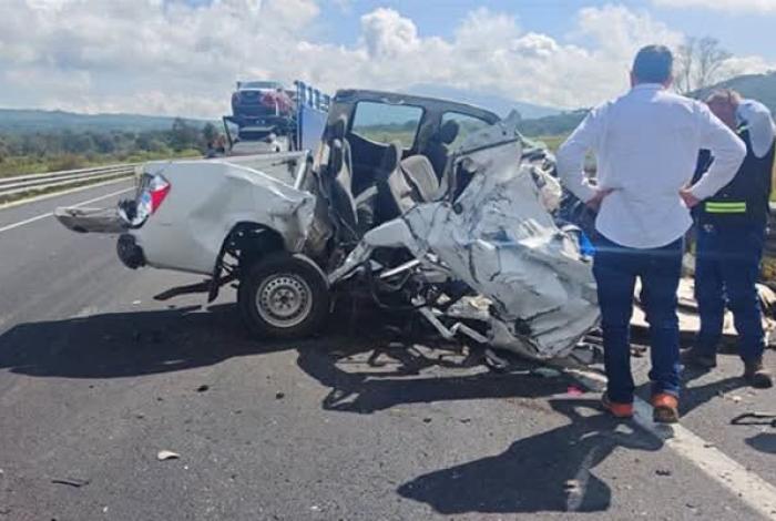 Choque frontal deja un mu er to en la Pátzcuaro-Cuitzeo