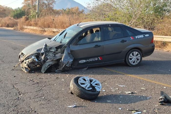 Choque frontal en la Huetamo-Ciudad Altamirano deja un lesionado