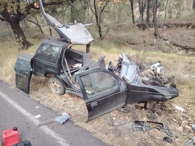 Choque frontal entre camioneta y torton deja dos fall3cidos