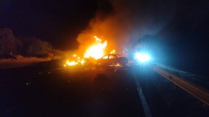 Choque múltiple deja vehículos calcinados en Autopista Occidente